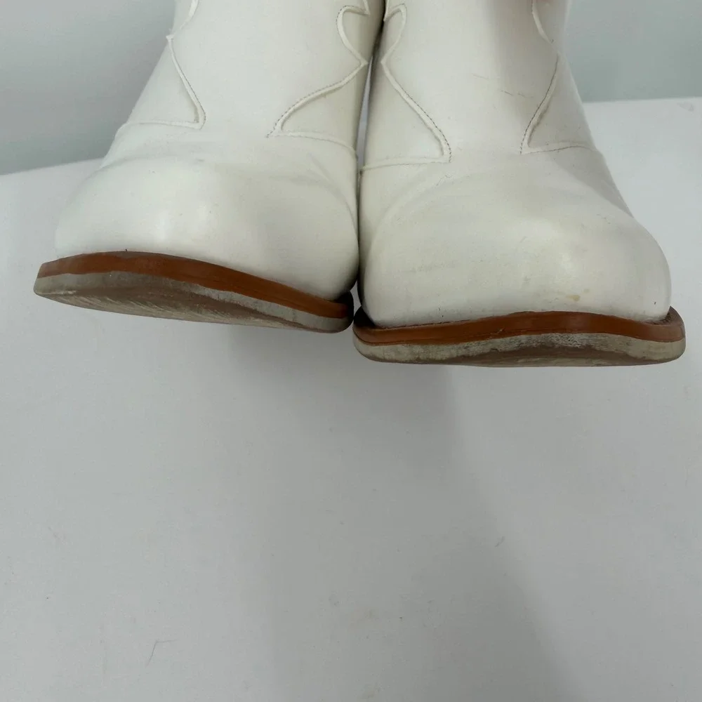 Pierre Dumas Womens White Western V-Cut Pointed Toe Ankle Booties Size 9